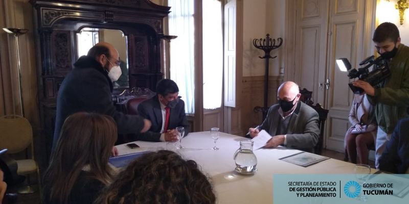 Firma de acta acuerdo entre la Secretaría de Gestión Pública y Planeamiento y la Universidad Nacional de Tucumán